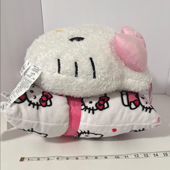 New Hello Kitty 2 Pack Decorative Pillows. - Picture 12 of 14